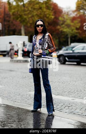 Street style, Aleali Mai arrivée au spectacle prêt-à-porter Printemps-été 2020 de Chanel, tenu au Grand Palais, Paris, France, le 1er octobre 2019. Photo de Marie-Paola Bertrand-Hillion/ABACAPRESS.COM Banque D'Images