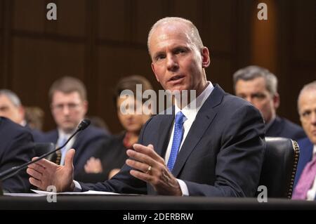 Dennis Muilenburg, président et chef de la direction, The Boeing Company et John Hamilton, vice-président et ingénieur en chef, Boeing commercial Airplanes, témoignent devant le Sénat des États-Unis Commerce, Science, Et transport sur «la sécurité aérienne et l'avenir de Boeingâle 737 MAX» sur Capitol Hill à Washington, DC, le mardi 29 octobre 2019. Photo de Ron Sachs/CNP/ABACAPRESS.COM Banque D'Images