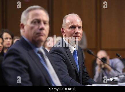 Dennis Muilenburg, président et chef de la direction, The Boeing Company, à droite, et John Hamilton, vice-président et ingénieur en chef, Boeing commercial Airplanes, ont quitté, témoignent devant le Sénat des États-Unis Commerce, Science, Et transport sur «la sécurité aérienne et l'avenir de Boeingâle 737 MAX» sur Capitol Hill à Washington, DC, le mardi 29 octobre 2019. Photo de Ron Sachs/CNP/ABACAPRESS.COM Banque D'Images