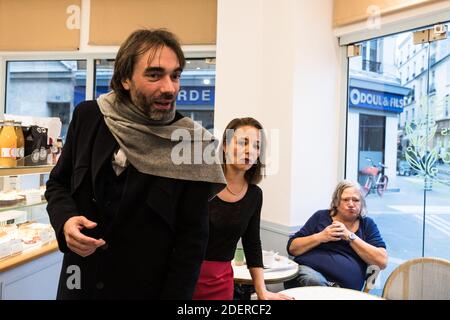 Cedric Villani, dissident candidat à la République en Marche pour maire de Paris, visite les boutiques de la rue Daguerre, dans le 14ème arrondissement de Paris, France, le 31 octobre 2019. Photo de Daniel Derajinski/ABACAPRESS.COM Banque D'Images