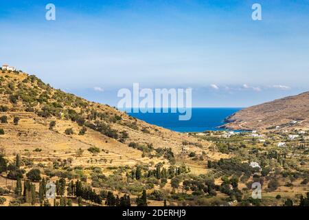 Une belle photo d'une vallée sur la baie de Korthi sur l'île d'Andros, Grèce Banque D'Images