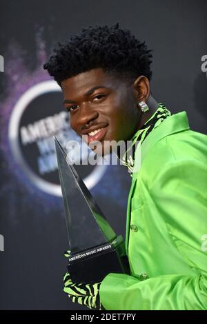 Lil NAS X, vainqueur de la chanson préférée - RAP / Hip-Hop pour ÂœOld Town RoadâÂ€Â ft. Billy Ray Cyrus pose dans la salle de presse lors des American Music Awards 2019 au Microsoft Theatre le 24 novembre 2019 à Los Angeles, CA, Etats-Unis. Photo de Lionel Hahn/ABACAPRESS.COM Banque D'Images