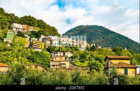 Maisons à Marone au lac d'Iseo en Italie Banque D'Images