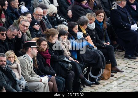 L'ancien maire de Mulhouse Jean-Marie Bockel, père de Pierre-Emmanuel Bockel décédé au Mali, sa mère Marie-Odile Bockel et sa fiancée Camille assistent à la cérémonie d'hommage militaire de 13 soldats tués au Mali au monument des Invalides, le 2 décembre 2019 à Paris. Lors de ses plus grands funérailles militaires depuis des décennies, la France honore 13 soldats tués lorsque leurs hélicoptères ont heurté le Mali alors qu'ils étaient en mission de combat contre des extrémistes affiliés au groupe de l'État islamique. Photo de Raphael Lafargue/ABACAPRESS.COM Banque D'Images