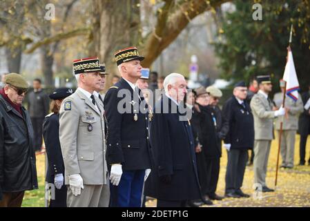 Général Marc Ollier Gouverneur militaire de Strasbourg Commandant de la 2e Brigade blindée (à gauche), général Marc Clerc Commandant de la Gendarmerie du Bas-Rhin (à droite). Journée nationale d'hommage aux morts pour la France pendant la guerre d'Algérie et les combats au Maroc et en Tunisie. Autorités présentes à cette cérémonie : M. Dominique Schuffenecker Vice-Préfet Chef d'état-major du Préfet de la région du Grand est Préfet de la zone de Défense et de sécurité est Préfet du Bas-Rhin, général Marc Ollier Gouverneur militaire de Strasbourg Commandant de la 2e Brigade blindée, général Marc Clerc com Banque D'Images