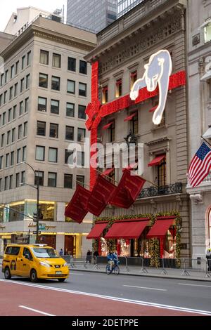 Cartier Mansion avec 2020 décorations de vacances sur Fifth Avenue, NYC, Etats-Unis Banque D'Images