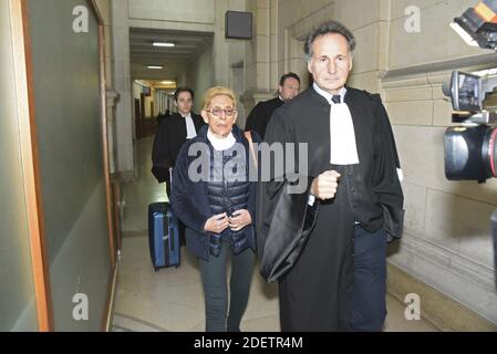 La politicienne française Isabelle Balkany avec son avocat Pierre-Olivier sur arrive en cour pour le début du procès d'appel de son mari pour fraude fiscale. Son mari Patrick Balkany, maire de Levallois-Perret de longue date et ancien combattant de la politique de droite, est en prison pour blanchiment d'argent. Paris, France, le 11 décembre 2019. Photo de Patrice Pierrot/avenir Pictures/ABACAPRESS.COM Banque D'Images