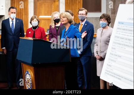 La sénatrice américaine Lisa Murkowski (R-AK) s'exprimant lors d'une conférence de presse pour présenter le cadre de secours d'urgence COVID 19 au Capitole des États-Unis. Banque D'Images