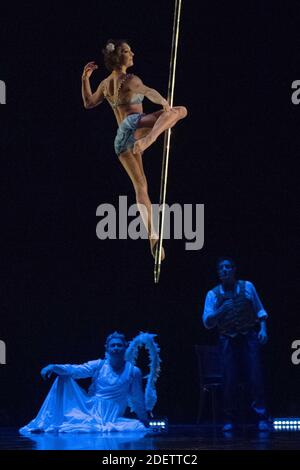 Ouverture du spectacle du Cirque du Soleil Corteo à l'hôtel Accor Arena Bercy à Paris, France, le 12 décembre 2019. Photo d'Aurore Marechal/ABACAPRESS.COM Banque D'Images