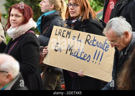 10,000 manifestants sont descendus dans les rues de Strasbourg, dans l'est de la France, le 17 décembre 2019, lors d'une grève en cours contre le projet du gouvernement français de réformer le système de retraite du pays. Le 18 décembre, le Premier ministre français rencontrera à nouveau des représentants syndicaux à Matignon, afin de tenter de trouver une issue à la crise, car les interruptions des transports publics menacent de se poursuivre pendant les fêtes. Photo de Nicolas Roses/ABACAPRESS.COM Banque D'Images