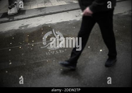 Illustration Siège de la RATP ( HQ ) le 27 décembre 2019 à Paris lors d'une grève des transports publics. Tous les syndicats de la RATP, l'autorité parisienne des transports qui gère les lignes de métro de la capitale, ont entamé une grève le 5 décembre pour protester contre la réforme des régimes de retraite et la fin de leurs régimes spéciaux. Photo par Eliot Blondt/ABACAPRESS.COM Banque D'Images