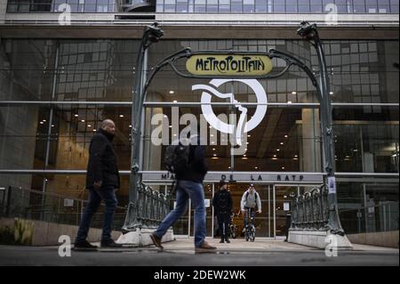 Illustration Siège de la RATP ( HQ ) le 27 décembre 2019 à Paris lors d'une grève des transports publics. Tous les syndicats de la RATP, l'autorité parisienne des transports qui gère les lignes de métro de la capitale, ont entamé une grève le 5 décembre pour protester contre la réforme des régimes de retraite et la fin de leurs régimes spéciaux. Photo par Eliot Blondt/ABACAPRESS.COM Banque D'Images