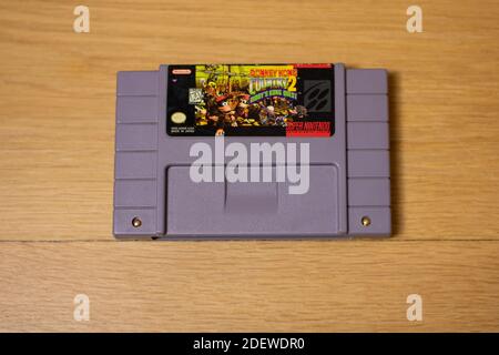 Donkey Kong Country 2 Diddy Kong's Quest for the Super Nintendo Entertainment System, un jeu vidéo rétro populaire Banque D'Images