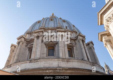 Le dôme de la basilique papale de Saint-Pierre au Vatican, Rome Banque D'Images