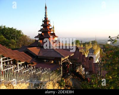 Su Taung Pyi Pagoda, temple d'époque à Mandalay, Myanmar Banque D'Images
