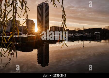 Sunrise Poplar Dock Marina, est de Londres Banque D'Images