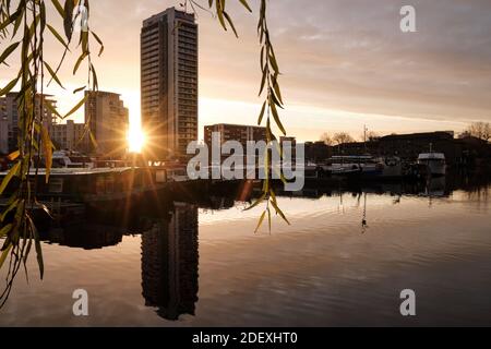 Sunrise Poplar Dock Marina, est de Londres Banque D'Images