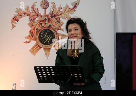 L'auteur Jung Chang au Boswell Book Festival Dumfries House, East Ayrshire, Écosse discute de son livre Empress Dowager CIXI. Jung Chang est un écrivain britannique d'origine chinoise qui vit actuellement à Londres, plus connu pour son autobiographie familiale Wild Swans, vendant plus de 10 millions d'exemplaires dans le monde entier, mais interdit en République populaire de Chine Banque D'Images