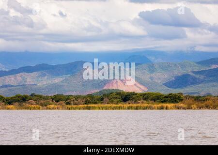 Lac Big Chamo, paysage dans la région des nations, nationalités et peuples du Sud de l'Éthiopie. Région sauvage de l'Afrique Banque D'Images