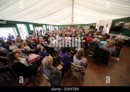 Joanna Lumley OBE au Boswell Book Festival Dumfries House, East Ayrshire, Écosse, Royaume-Uni. Banque D'Images