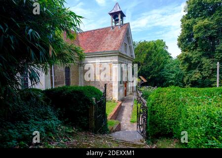 Hale, Royaume-Uni - 8 août 2020 : Église St James's dans le parc Hale, dans le parc national de New Forest, Royaume-Uni Banque D'Images