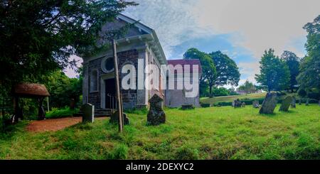 Hale, Royaume-Uni - 8 août 2020 : Église St James's dans le parc Hale, dans le parc national de New Forest, Royaume-Uni Banque D'Images