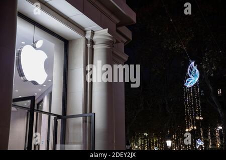 Barcelone. 30.11.2020. Les lumières de Noël et le premier shopping de Noël dans la zone de Plaça Catalunya. Photographe : © Aitor Rodero. Banque D'Images