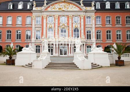 Palais électoral , la Basilique de Constantine à l'arrière, Trèves, Rhénanie-Palatinat, Allemagne, Europe Banque D'Images