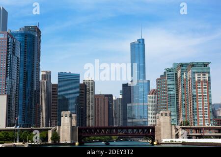 Lake Shore Drive Bridge au-dessus de la rivière Chicago, vue depuis le lac Michigan, Chicago, Illinois, États-Unis Banque D'Images