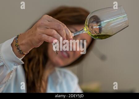 Dégustation d'huile d'olive à Pulheim, Allemagne Banque D'Images