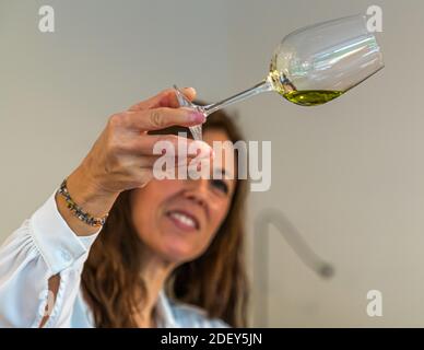 Dégustation d'huile d'olive à Pulheim, Allemagne Banque D'Images