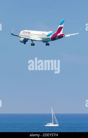 Héraklion, Grèce - 15 septembre 2018 : avion Eurowings Airbus A320 à l'aéroport d'Héraklion (HER) en Grèce. Airbus est un fabricant européen d'avions Banque D'Images