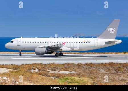 Héraklion, Grèce - 15 septembre 2018 : avion Sundair Airbus A320 à l'aéroport d'Héraklion (HER) en Grèce. Airbus est un fabricant européen d'avions Banque D'Images