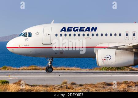 Héraklion, Grèce - 15 septembre 2018 : avion A320 Aegean Airlines Airbus à l'aéroport d'Héraklion (HER) en Grèce. Airbus est un fabricant européen d'avions Banque D'Images