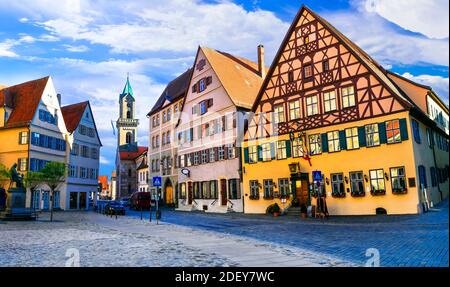 Voyage en Bavière (Allemagne) - la vieille ville de Dinkelsbuhl avec des maisons traditionnelles colorées. Célèbre itinéraire « route romantique » Banque D'Images