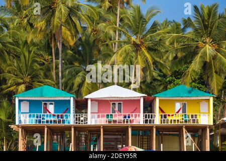 Inde, Goa, Palolem Beach, Beach bungalows Banque D'Images