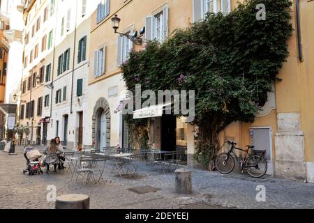 Italie, Rome, Piazza di Pietra, Salotto 42 café Banque D'Images