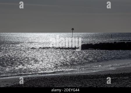 Promenade hivernale au-dessus de Hengistbury dirigez-vous vers Mudeford Spit dans le Dorset de Christchurch. 01 décembre 2020. Photo: Neil Turner Banque D'Images