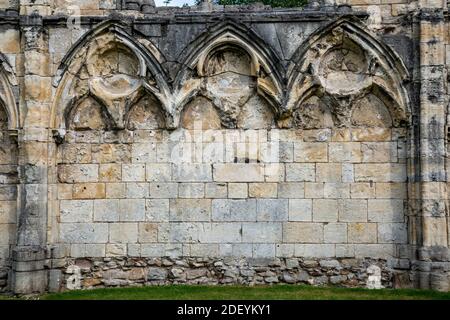 Détails muraux, ruines de l'abbaye de St Mary, York Museum Gardens, York, Yorkshire, Angleterre, Royaume-Uni Banque D'Images