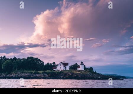 Phare de Curtis Island au large de la côte de Camden, Maine, au coucher du soleil Banque D'Images