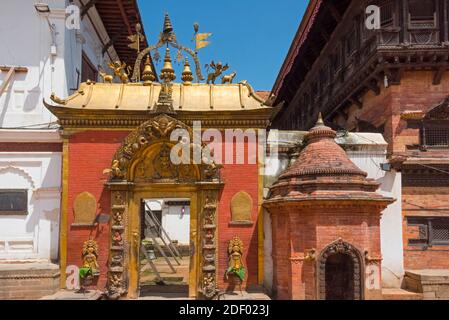 Golden Gate à Bhaktapur Durbar Square, site classé au patrimoine mondial de l'UNESCO, Bhaktapur, Népal Banque D'Images