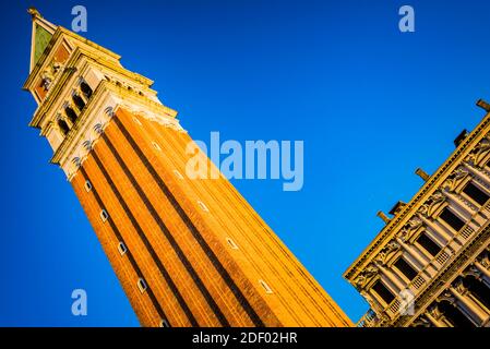 Le Campanile Saint-Marc - Campanile de Saint-Marc, est le clocher de la basilique Saint-Marc, situé sur la Piazza San Marco. C'est l'un des plus reconnus Banque D'Images