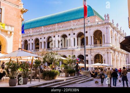 La basilique Palladiana est un bâtiment Renaissance situé dans le centre de la Piazza dei Signori à Vicenza. La caractéristique la plus notable de l'édifice est la loggia, Banque D'Images