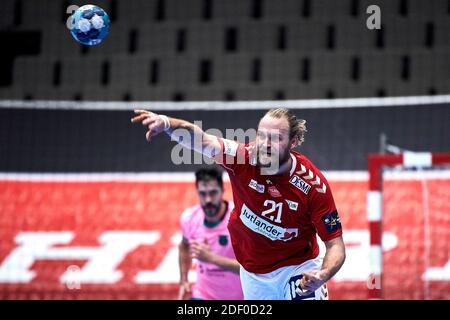 Aalborg, Danemark. 02e décembre 2020. Henrik Mollgaard (21) du Handball d'Aalborg vu dans le match de la Ligue des champions de l'EHF entre le Handball d'Aalborg et le FC Barcelona Handbol à l'arène de Jutlander Bank à Aalborg. (Crédit photo : Gonzales photo/Alamy Live News Banque D'Images