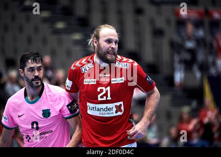 Aalborg, Danemark. 02e décembre 2020. Henrik Mollgaard (21) du Handball d'Aalborg vu dans le match de la Ligue des champions de l'EHF entre le Handball d'Aalborg et le FC Barcelona Handbol à l'arène de Jutlander Bank à Aalborg. (Crédit photo : Gonzales photo/Alamy Live News Banque D'Images