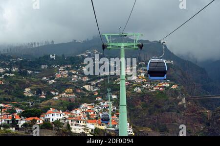 Le téléphérique de Funchal emmène les touristes dans le quartier de Monte dans les nuages, Madère, Banque D'Images