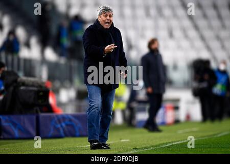 Turin, Italie. 02e décembre 2020. TURIN, ITALIE - 02 décembre 2020 : Mircea Lucescu, entraîneur en chef du FC Dynamo Kyiv, gestes lors du match de football du Groupe G de la Ligue des champions de l'UEFA entre le FC Juventus et le FC Dynamo Kyiv. (Photo de Nicolò Campo/Sipa USA) crédit: SIPA USA/Alay Live News Banque D'Images