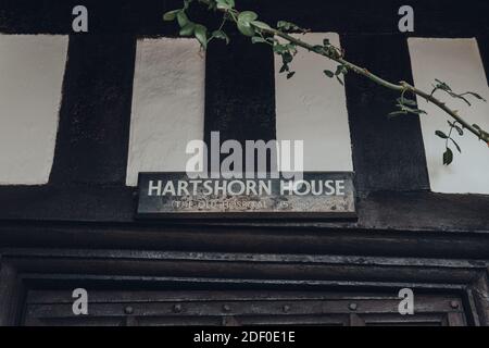 Seigle, Royaume-Uni - 10 octobre 2020 : panneau à l'entrée d'une ancienne maison de style Tudor Hartshorn sur la rue Mermaid à Rye, l'une des plus préservées du Moyen-âge Banque D'Images