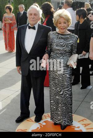 KIRK Douglas Dies au 103 - Kirk et Anne Douglas assistent à la Vanity Fair Oscar Party 2007 organisée par Graydon carter, à Morton's à Los Angeles, CA, États-Unis, le 25 février 2007. Photo de Hahn-Khayat-Douliery/ABACAPRESS.COM Banque D'Images