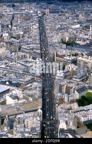 Vue aérienne du boulevard à Paris, France Banque D'Images